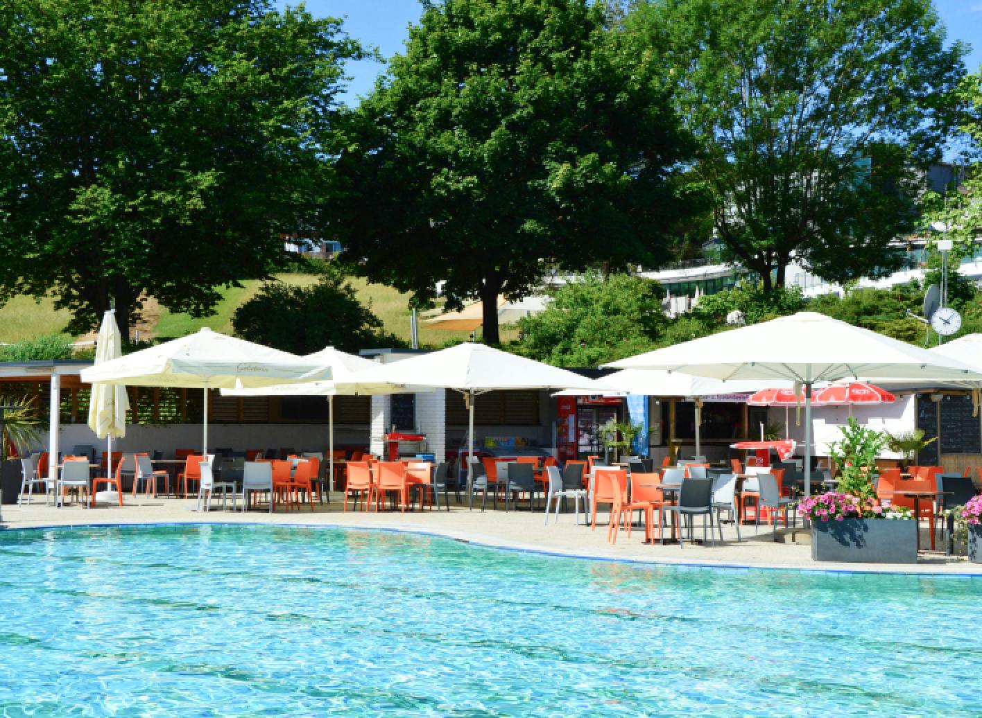 Eine Außenansicht der Acapulcobar im Freibereich des Thermenresort Loipersdorf.