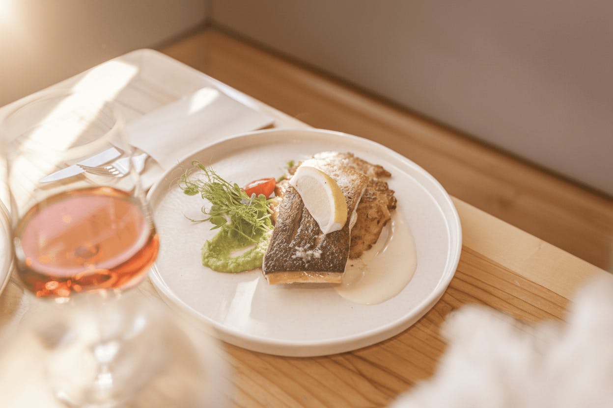 Fischgericht in der Speiserei.