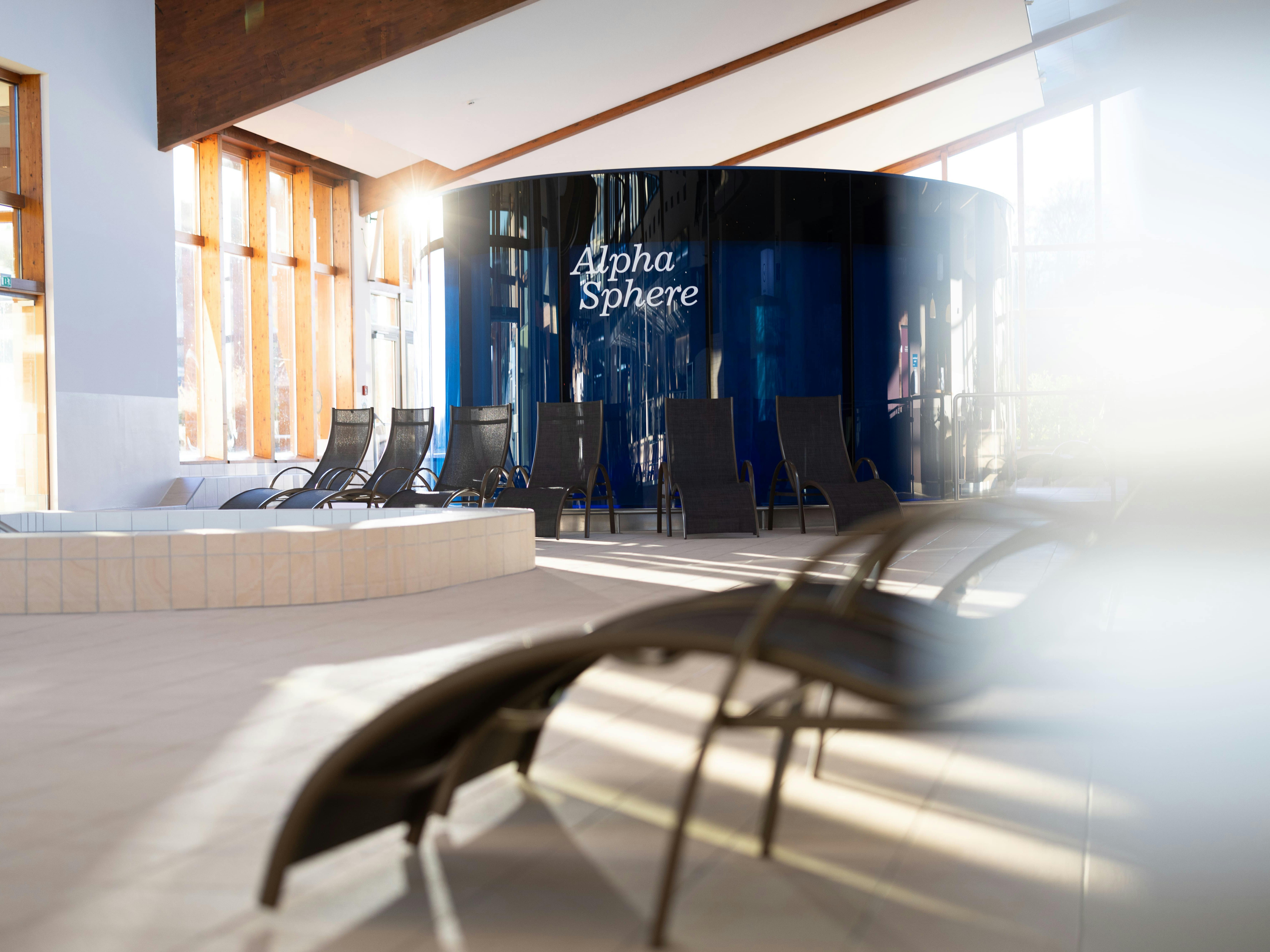 Alpha Sphere in the Loipersdorf thermal spa resort with a side view of the lounger in the thermal spa.