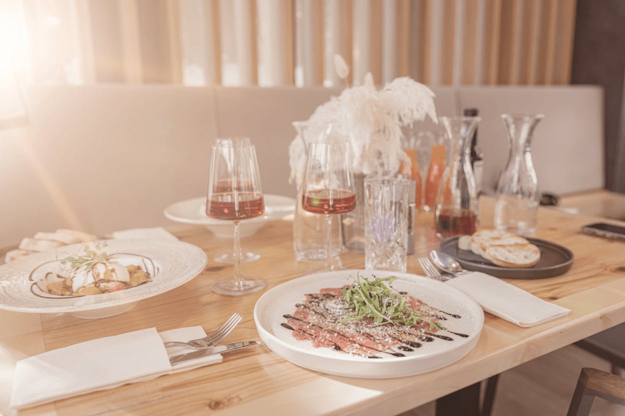 Table full of various dishes from the Speiserei.