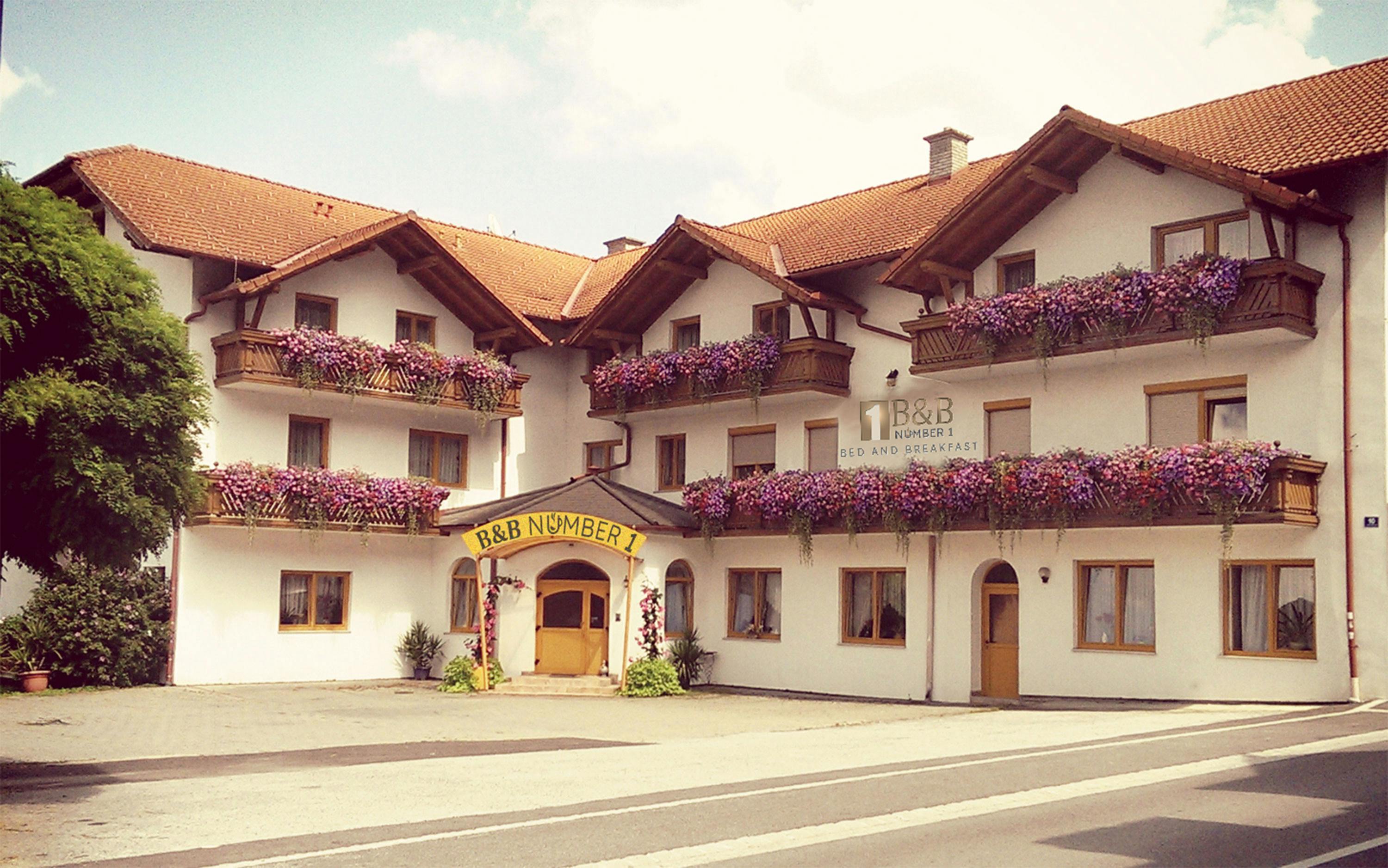 Außenansicht des B&B - Number 1 in Bad Loipersdorf.