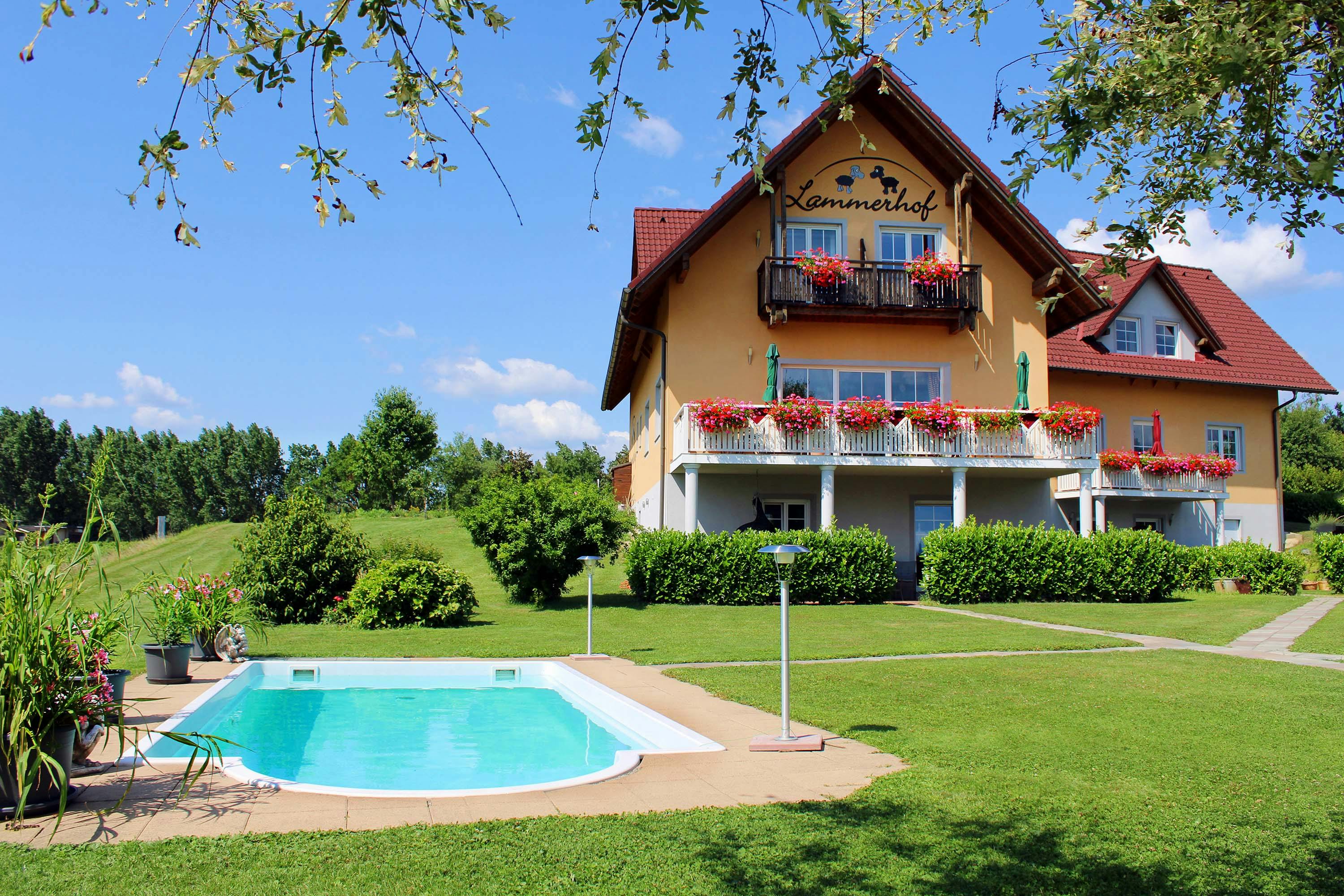 Die Pension Lammerhof mit Pool.