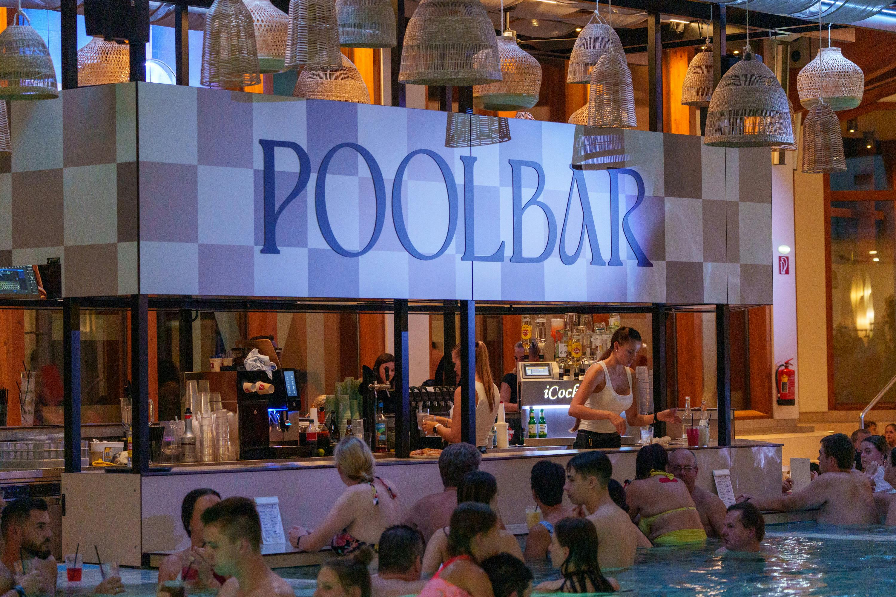 Party, Wellness und heiße Beats: Loipersdorf feiert die neue Poolbar